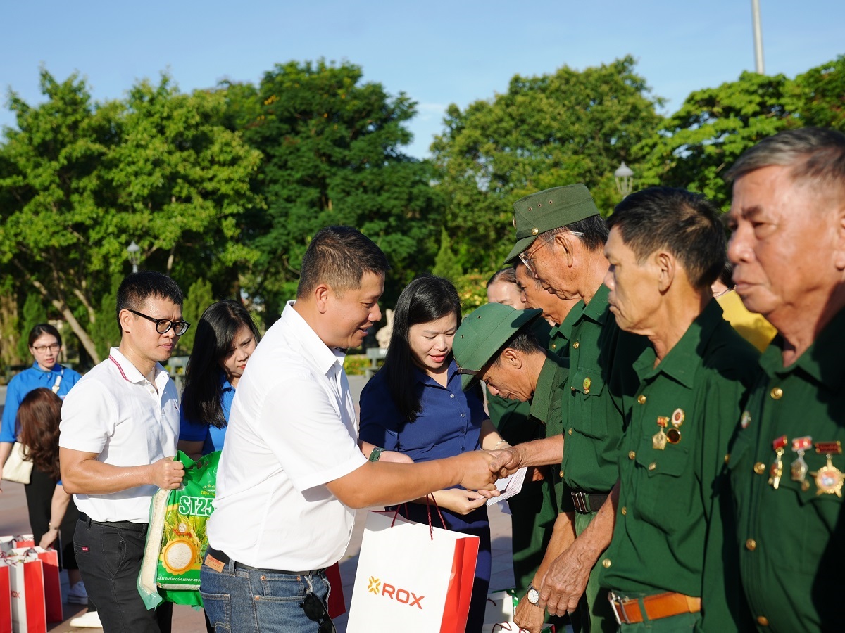 Hành trình tri ân tháng Bảy lan tỏa đạo lý "Uống nước nhớ nguồn"- Ảnh 4.