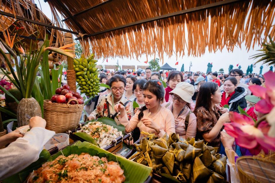 Núi Bà Đen tổ chức chuỗi hoạt động quy mô lớn đón Vu Lan và mừng Quốc khánh- Ảnh 4.