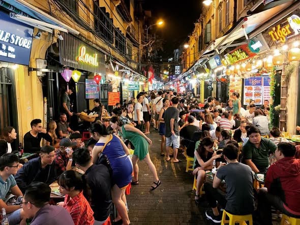 Hà Nội vào Top "thành phố có cuộc sống về đêm tuyệt nhất thế giới"- Ảnh 1.