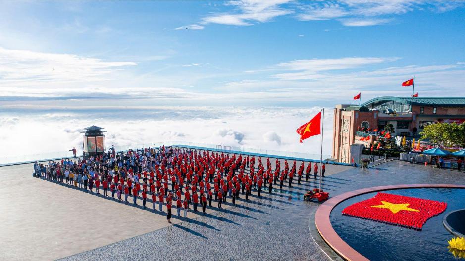 Hot nhất Nam bộ dịp 2/9, núi Bà Đen đón hàng nghìn khách đến check-in cờ hoa, đi 3 phiên chợ lá liên tiếp- Ảnh 9.