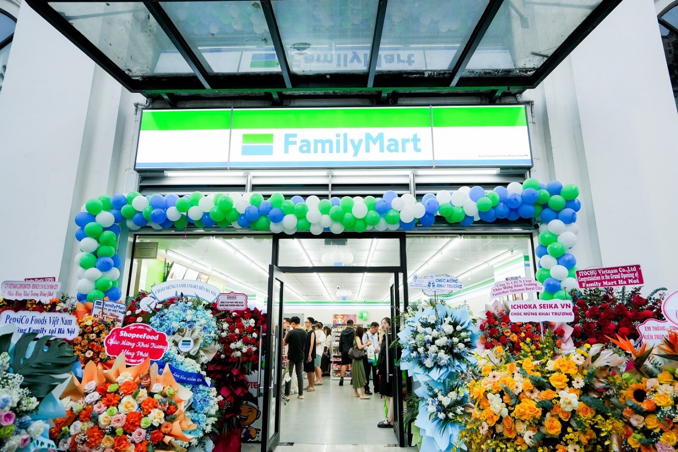 FamilyMart hòa vào nhịp sống Hà Nội mang tới những tiện lợi “chuẩn gu”- Ảnh 1.