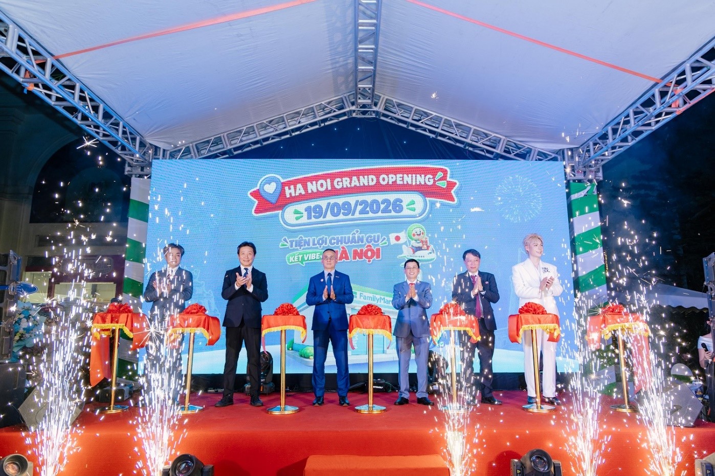 FamilyMart hòa vào nhịp sống Hà Nội mang tới những tiện lợi “chuẩn gu”- Ảnh 2.