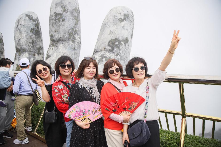 Đà Nẵng tấp nập khách ngoại, chuyên gia khuyên “xuống tiền” căn hộ ven sông Hàn- Ảnh 2.