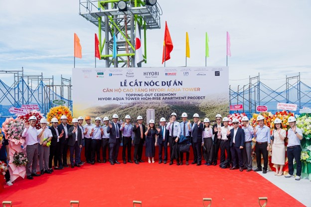 HIYORI Aqua Tower chính thức cất nóc: Bảo chứng thực tiến độ & Ra mắt bộ sưu tập căn hộ cuối cùng tại Sơn Trà - Ảnh 1.