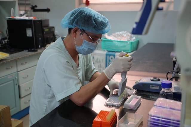 Việt Nam sẽ thử nghiệm vaccine Covid-19 trên người trong tháng 11 - Ảnh 1.