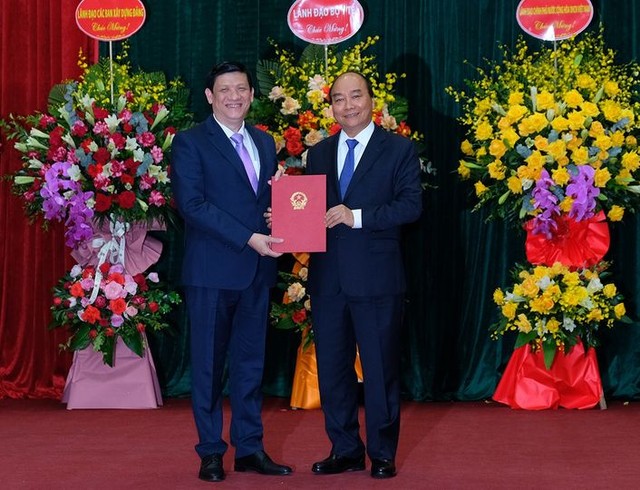 Thủ tướng Chính phủ trao quyết định bổ  nhiệm Bộ trưởng Bộ Y tế cho GSTS Nguyễn Thanh Long - Ảnh 1.