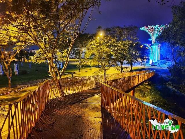“Cầu vàng” về đêm tại khu đô thị Lavilla Green City.