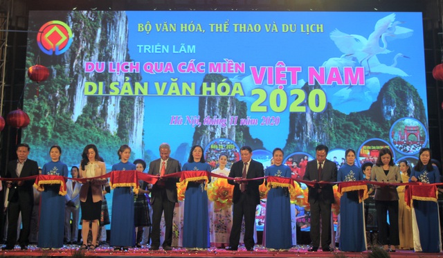 Triển lãm &quot;Du lịch qua các miền Di sản văn hóa Việt Nam năm 2020&quot; - Ảnh 1.