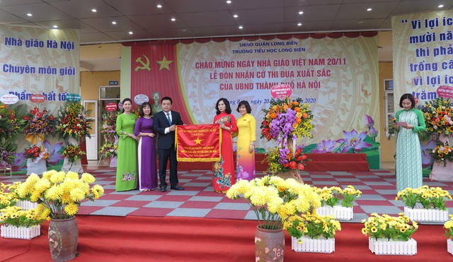 Hà Nội: Tưng bừng các hoạt động kỷ niệm 38 năm Ngày nhà giáo Việt Nam - Ảnh 4.
