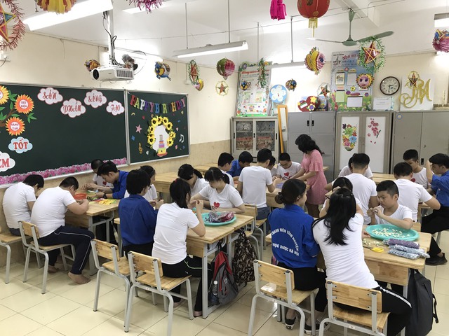 Trường Tiểu học Bình Minh (Hoàn Kiếm - Hà Nội): Mái trường chắp cánh tương lai cho những “mầm xanh” thiệt thòi  - Ảnh 5.