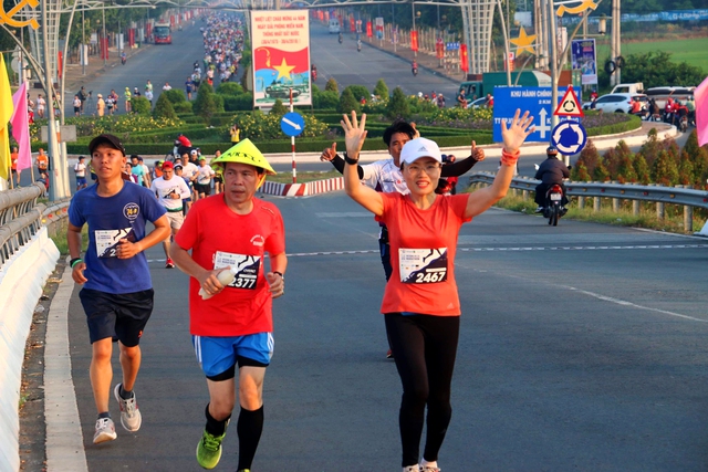 Giải Mekong Delta Marathon Hậu Giang 2020: Mỗi bước chạy một tấm lòng được sẻ chia về miền Trung - Ảnh 2.