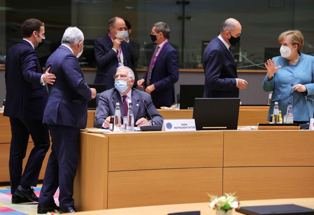 Các nhà lãnh đạo EU thảo luận tại Hội nghị thượng đỉnh EU, diễn ra ở Brussels, ngày 10/12. (Ảnh: Reuters)