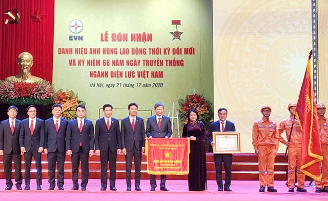 Tập đoàn Điện lực Việt Nam đón nhận danh hiệu “Anh hung lao động thời kỳ đổi mới” - Ảnh 2.