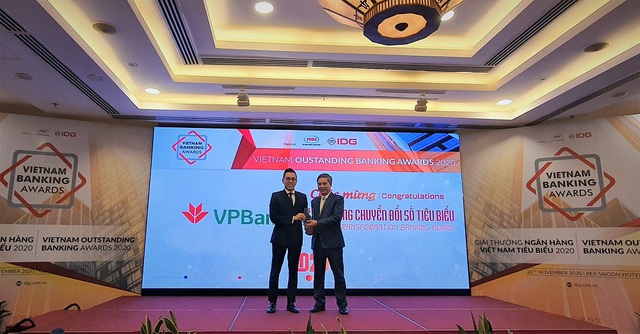 VPBank năm thứ 3 liên tiếp nhận giải thưởng 'Ngân hàng chuyển đổi số tiêu biểu' - Ảnh 2.