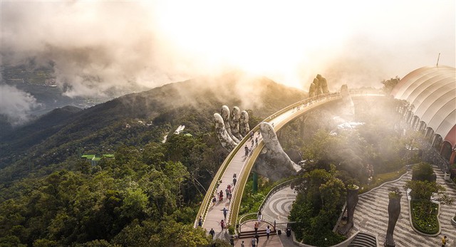 Cây cầu bắc ước mơ du lịch Việt vươn tầm thế giới - Ảnh 2.