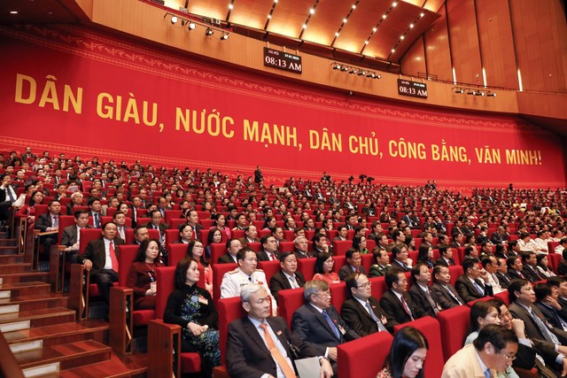 Thủ tướng Nguyễn Xuân Phúc điều hành thảo luận dự thảo Văn kiện trình Đại hội XIII - Ảnh 2.