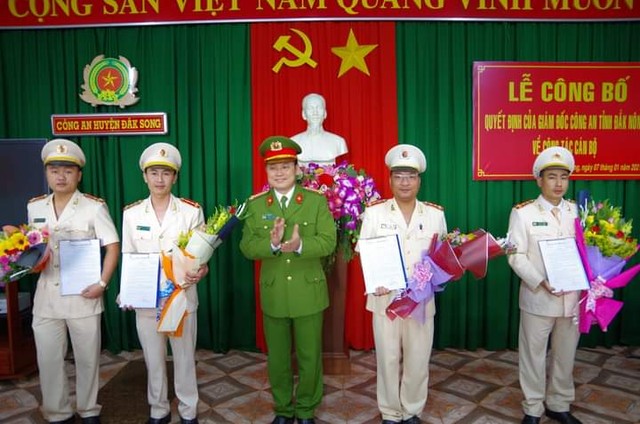 Công an huyện Đắk Song: Công bố các quyết định của Giám đốc công an tỉnh Đắk Nông về công tác cán bộ - Ảnh 1.
