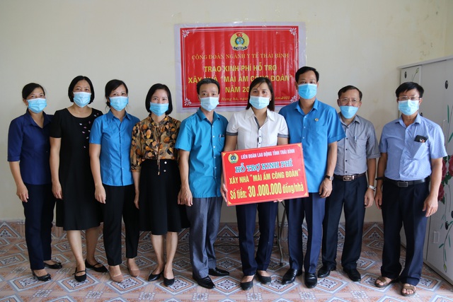 Công đoàn Ngành Y tế Thái Bình hỗ trợ đoàn viên xây nhà mái ấm - Ảnh 2.