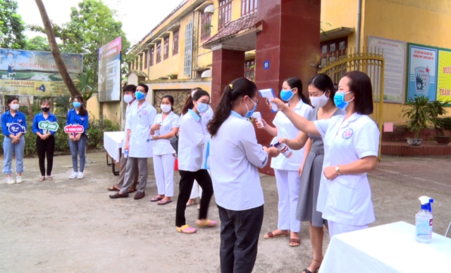 Phú Thọ: Trung tâm Y tế huyện Lâm Thao tạm dừng tiếp nhận bệnh nhân do có 2 ca dương tính với Sars-CoV-2 trong cộng đồng - Ảnh 1.