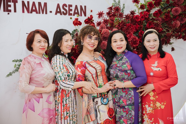 Hội Nữ doanh nhân Việt Nam - ASEAN báo công dâng Bác  - Ảnh 5.