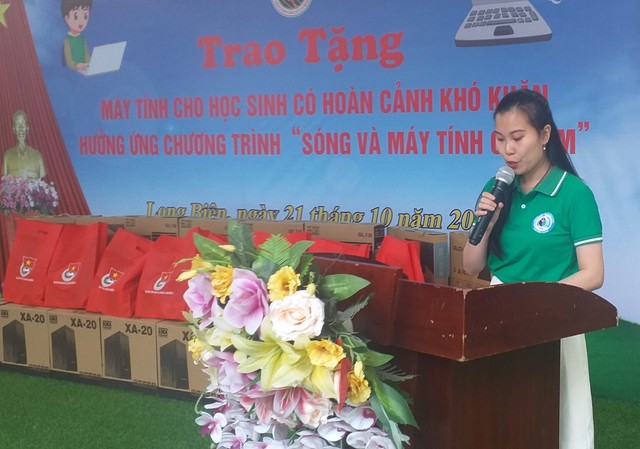 Long Biên - Hà Nội: Trao tặng 08 bộ máy tính cho học sinh có hoàn cảnh khó khăn  - Ảnh 3.
