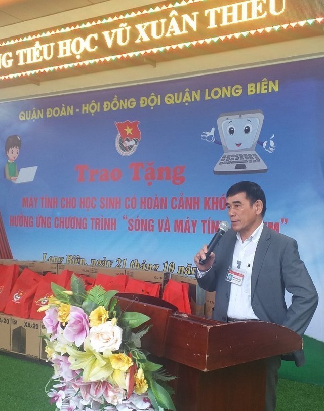 Long Biên - Hà Nội: Trao tặng 08 bộ máy tính cho học sinh có hoàn cảnh khó khăn  - Ảnh 2.