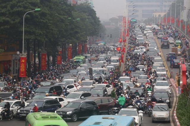 Hà Nội dự kiến lập 87 trạm thu phí phương tiện vào nội đô để giảm ùn tắc - Ảnh 1.