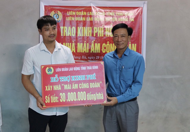 Thái Bình: Trao kinh phí hỗ trợ đoàn viên xây nhà mái ấm  - Ảnh 1.