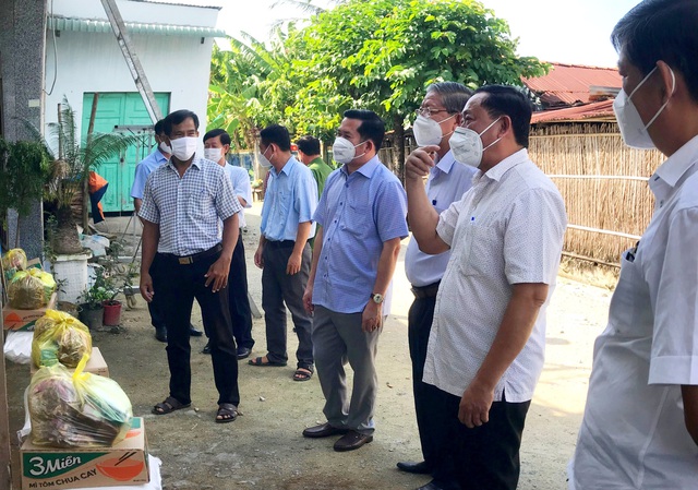 Đoàn công tác của tỉnh khảo sát thực tế công tác phong tỏa, cách ly chống dịch COVID-19 tại xã Ô Lâm, huyện Tri Tôn.