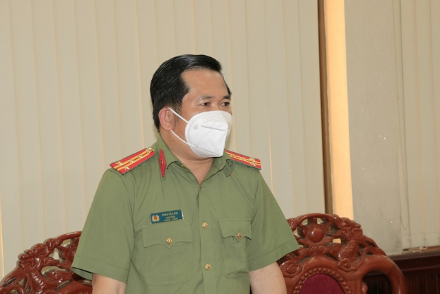 Đại tá Đinh Văn Nơi, Giám đốc Công an tỉnh phát biểu chia sẻ tại buổi tiếp nhận.