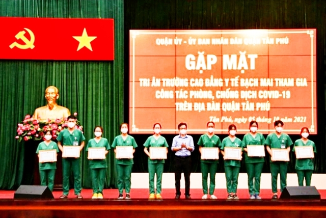 Quận Tân Phú: Tri ân giảng viên, sinh viên Trường Cao đẳng Y tế Bạch Mai trên tuyến đầu chống đại dịch COVID-19 - Ảnh 1.