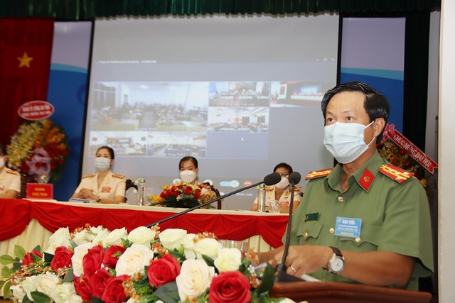 Đại tá Nguyễn Nhật Trường, Phó Bí thư Đảng uỷ, Phó Giám đốc Công an tỉnh phát biểu chỉ đạo tại Đại hội.