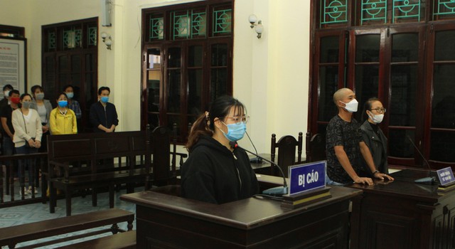 Thái Bình: Nhét giẻ vào miệng bé trai 11 tháng tuổi, cô gái nhận 21 tháng tù giam - Ảnh 1.