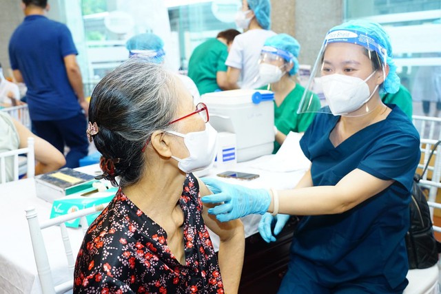 Việt Nam sắp cán mốc tiêm 100 triệu liều vaccine COVID-19 - Ảnh 1.