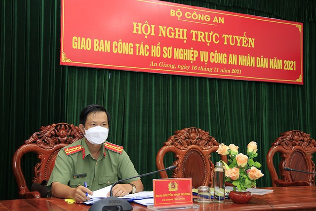 Đại tá Nguyễn Nhật Trường, Phó Giám đốc Công an tỉnh tham dự tại điểm cầu An Giang.