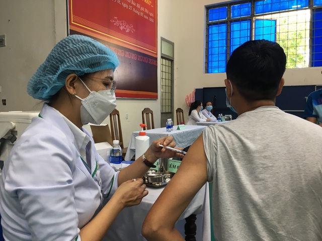 Quảng Nam triển khai tiêm vắc-xin phòng COVID-19 đảm bảo an toàn, hiệu quả  - Ảnh 1.