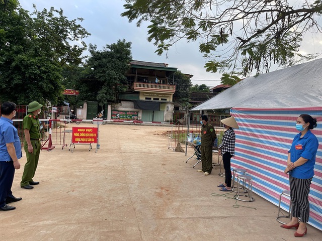 Vĩnh Phúc: Huyện Yên Lạc tạm dừng tất cả các dịch vụ không cần thiết để phòng, chống dịch Covid-19 - Ảnh 1.