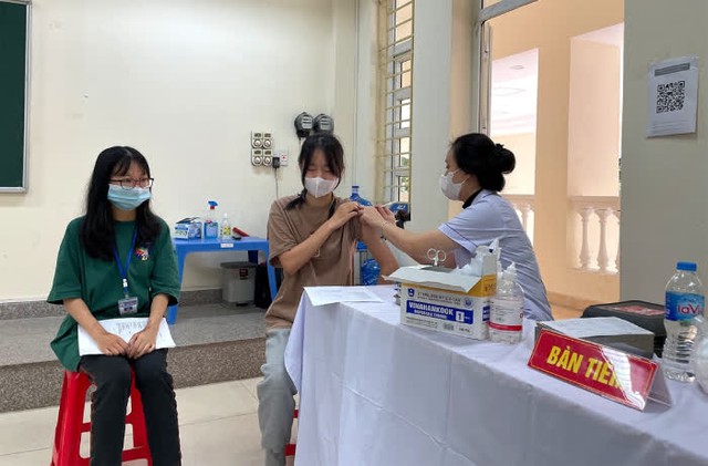 Quảng Ninh bắt đầu tiêm chủng vaccine COVID-19 cho trẻ em - Ảnh 1.