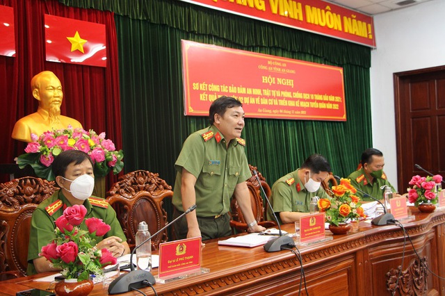 Đại tá Lâm Thành Sol, Phó Giám đốc Công an tỉnh phát biểu tại hội nghị.