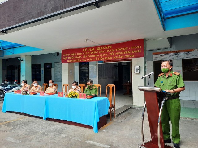 Đại tá Bùi Bé Năm, Phó Giám đốc Công an tỉnh phát lệnh ra quân tại buổi Lễ