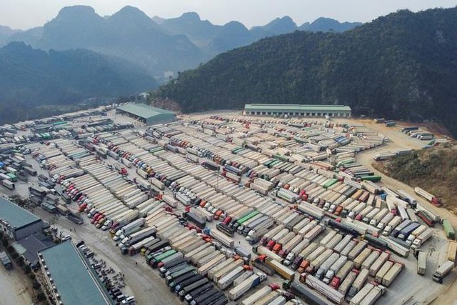 Khoảng 6.200 xe chở hàng hóa đang nằm chờ thông quan tại các cửa khẩu.
