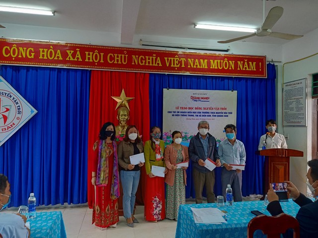 Tạp chí Doanh nghiệp và Tiếp thị trao tặng học bổng Nguyễn Văn Trỗi năm thứ 7 - Ảnh 3.