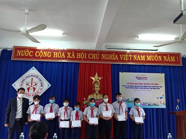 Tạp chí Doanh nghiệp và Tiếp thị trao tặng học bổng Nguyễn Văn Trỗi năm thứ 7 - Ảnh 4.