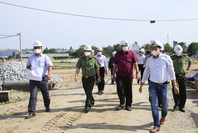 Lãnh đạo UBND tỉnh kiểm tra tiến độ thi công công trình trụ sở làm việc mới Công an tỉnh An Giang.