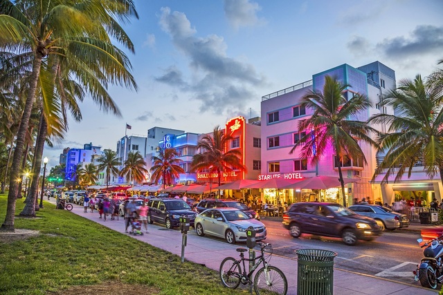 Miami nổi tiếng với khu phố Art Deco, quy tụ các tòa nhà rực rỡ sắc màu. Ảnh: ShutterStock