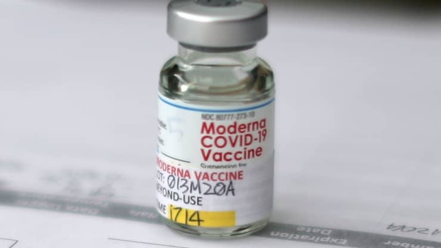 Nhờ vắc xin COVID-19, doanh thu của Moderna tăng vọt - Ảnh 1.