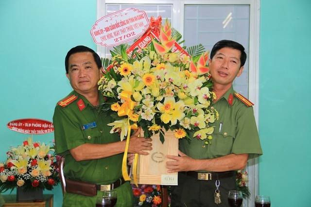 An Giang: Phó Giám đốc Công an tỉnh chúc mừng Ngày thầy thuốc Việt Nam - Ảnh 1.