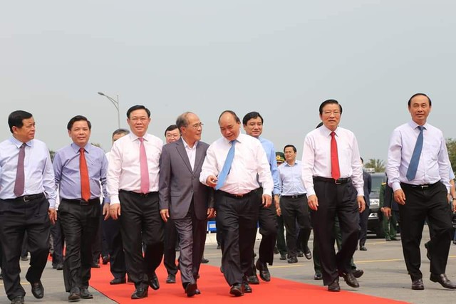 Thủ tướng Nguyễn Xuân phúc dự lễ thông xe cầu Cửa Hội - Ảnh 2.