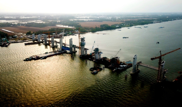 Kiên Giang: Mãn nhãn cảnh lắp đặt cửa van cống Cái Lớn nặng 203 tấn trên đại công trường thủy lợi lớn nhất Miền Tây - Ảnh 4.
