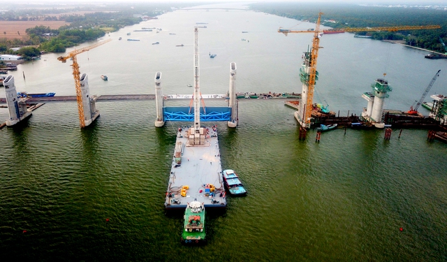 Kiên Giang: Mãn nhãn cảnh lắp đặt cửa van cống Cái Lớn nặng 203 tấn trên đại công trường thủy lợi lớn nhất Miền Tây - Ảnh 6.